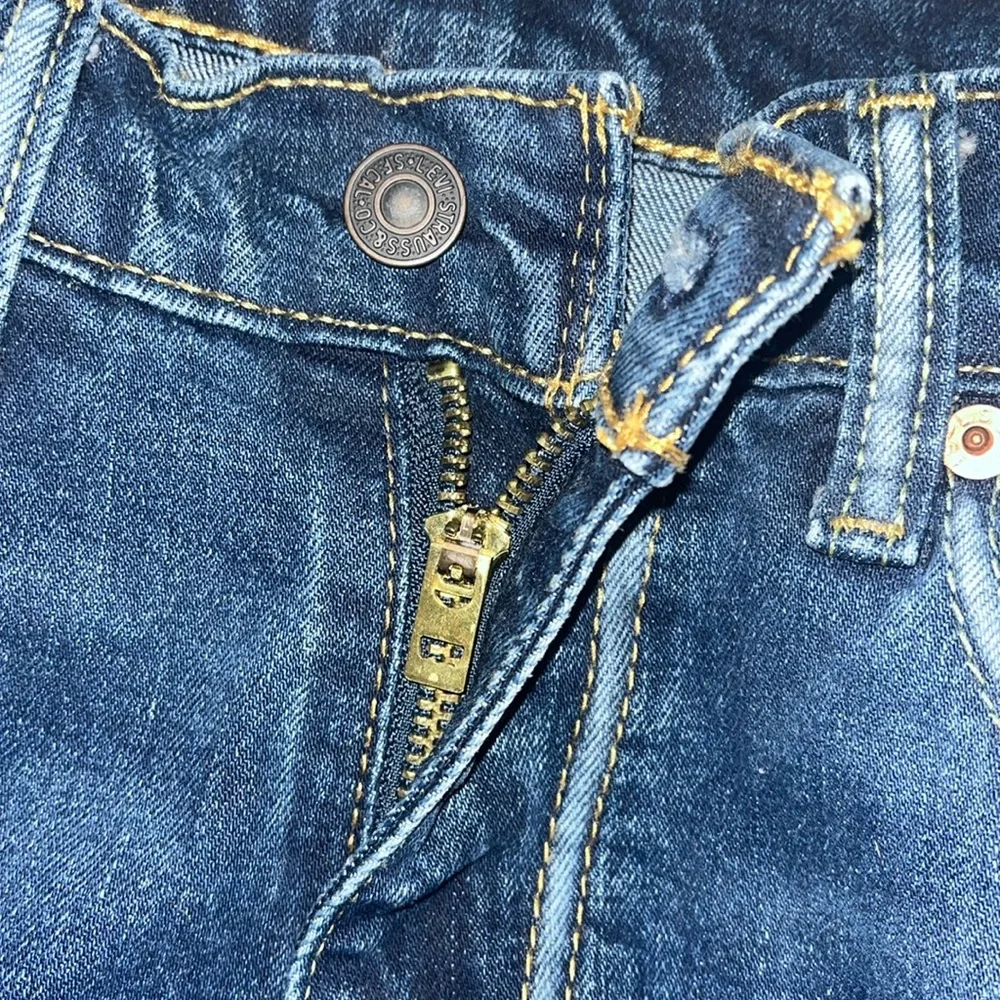 Men’s Levi jeans, W32 L34 dark denim designed by my daughter so the ONLY PAIR